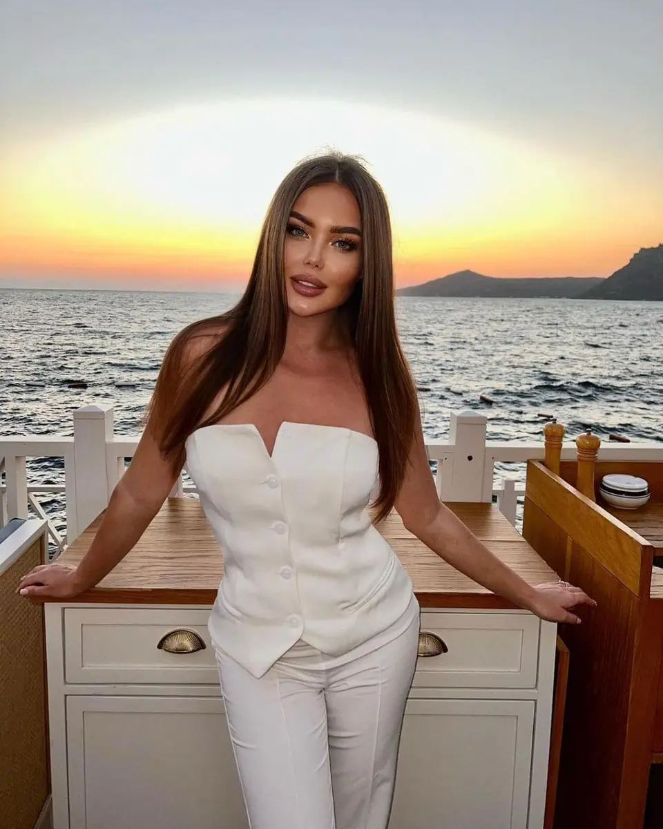 Daphne escort in Dubai