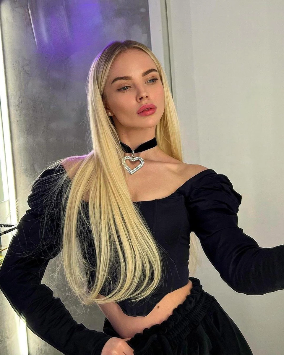 Zoelle escort in Dubai