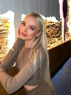 Zoelle escort in Dubai