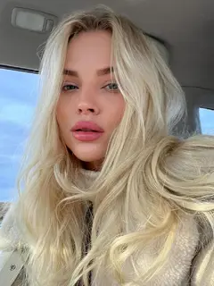 Zoelle escort in Dubai